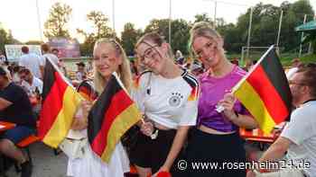 Rosenheim im Fußballfieber: Fans bringen eigene Möbel mit
