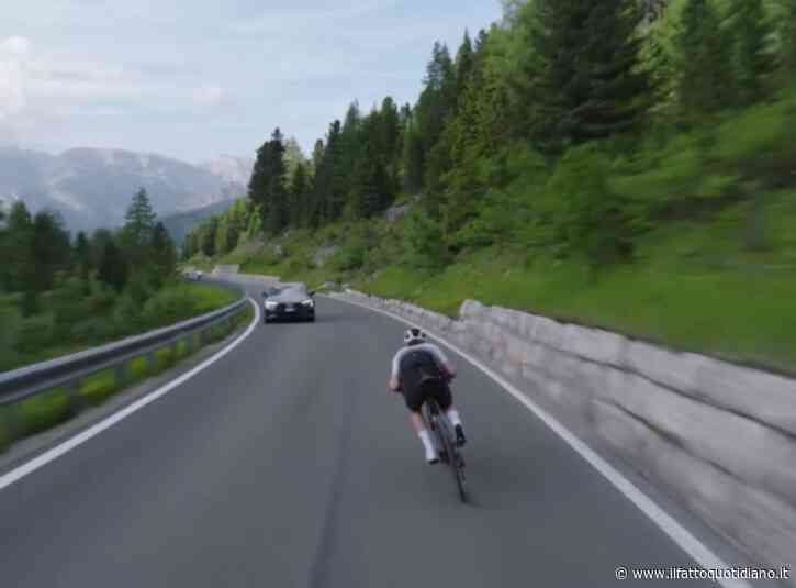 “Risultato di anni di allenamento”. Influencer Safa Brian sfreccia a oltre 80 km/h in bici sul Passo Sella, scoppia la polemica: “Non è un’impresa sportiva, solo una cosa pericolosissima”