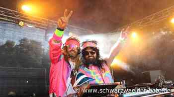 Mega-Event in Nagold: Knallbunte Retro-Action – so war die Beach-Feelings-Party im Badepark