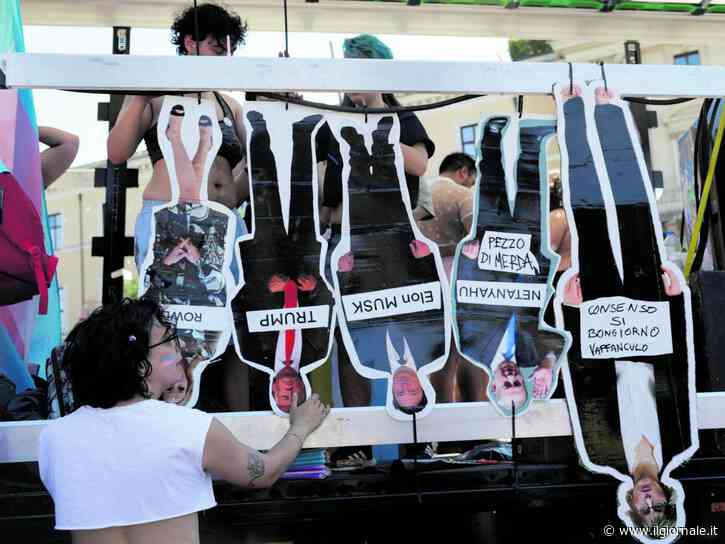La sfilata del Pride tra cori pro Pal e insulti agli ebrei