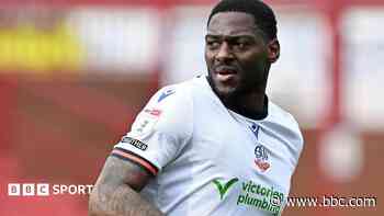 Sheffield Wednesday sign Swansea defender Santos