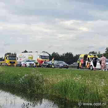 112 Nieuws: Brandweer ruimt laatste stormschade op | Forse file op A28