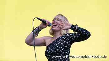 „Feel the rain on your skin“: Natasha Bedingfield startet beim Southside nach sintflutartigem Regen
