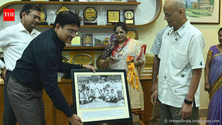 Jadavpur University in Kolkata restores rare 1962 football team photo, celebrating national trophy win