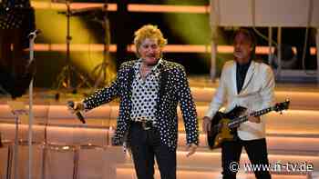 Sänger kurz vor Ohnmacht: Rod Stewart braucht auf der Bühne eine Sauerstoffflasche