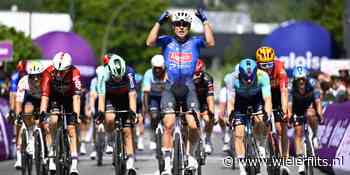 Jasper Philipsen slaat dubbelslag in enerverende slotrit Baloise Belgium Tour