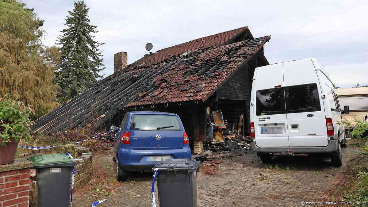 Nach verheerendem Hausbrand in Wolfsburg: Suche nach zwei vermissten Hunden
