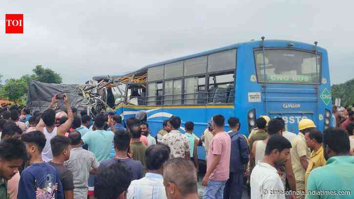 6 dead, including mother and toddler, 29 injured after bus hits truck in Bengal's Jalpaiguri