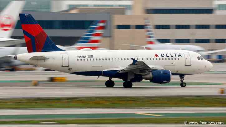 FAA investigates after incoming plane executes go-around due to aircraft leaving from intersecting runway