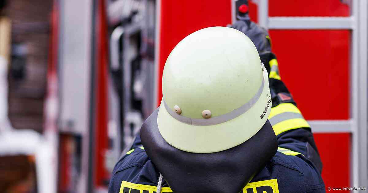 Strullendorf bei Bamberg: Radlader gerät bei Feldarbeiten in Brand