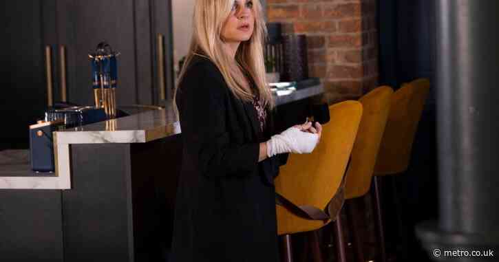 Kit stalks Sarah as he plots vindictive revenge in Coronation Street
