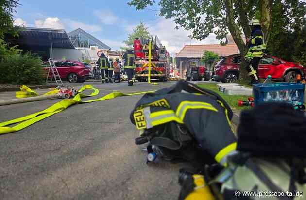 FW-ROW: Feuer an Veranstaltungshalle in Fintel: Außenfassade und Dachbereich betroffen - schneller Einsatz verhindert größere Ausbreitung