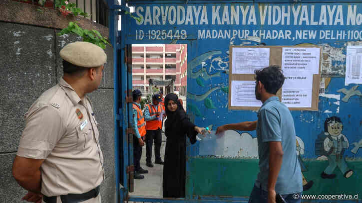 Millones repiten en India un examen filtrado, entre protestas y polémico veto a Telegram