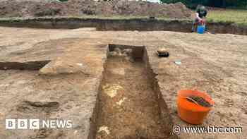 Archaeologists' surprise at uncovering WW1 trenches