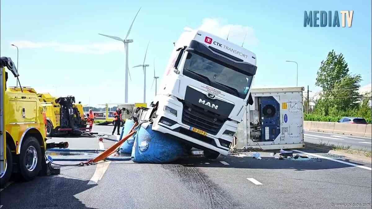 Vrachtwagen met container gekanteld bovenop auto N57 Europoort Rotterdam