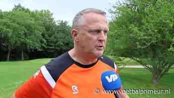 Van den Brom over recordtransfer: 'Kreeg een telefoontje van Ten Hag...'