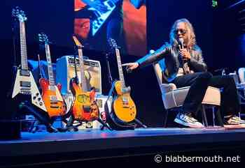 Watch: METALLICA's KIRK HAMMETT Discusses His Guitar Collection, Jams With ROBERT TRUJILLO At Dublin Book Event