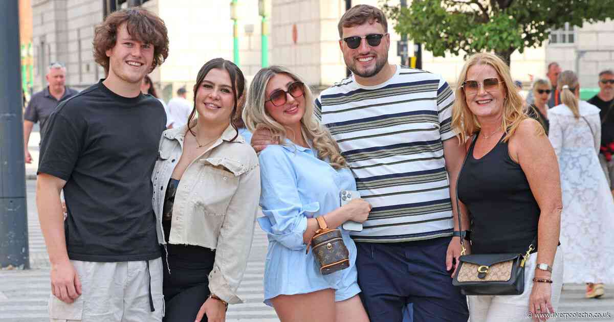 53 stylish arrivals as huge band perform in Liverpool