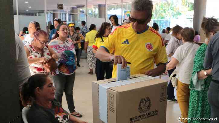 Segunda vuelta presidencial en Colombia avanza sin incidentes