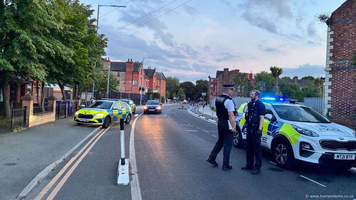 'Armed police in riot gear' cordon off Toxteth street as house searched