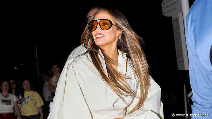 Jennifer Lopez Watches Ariana Grande Concert from VIP Section During Final L.A. Show