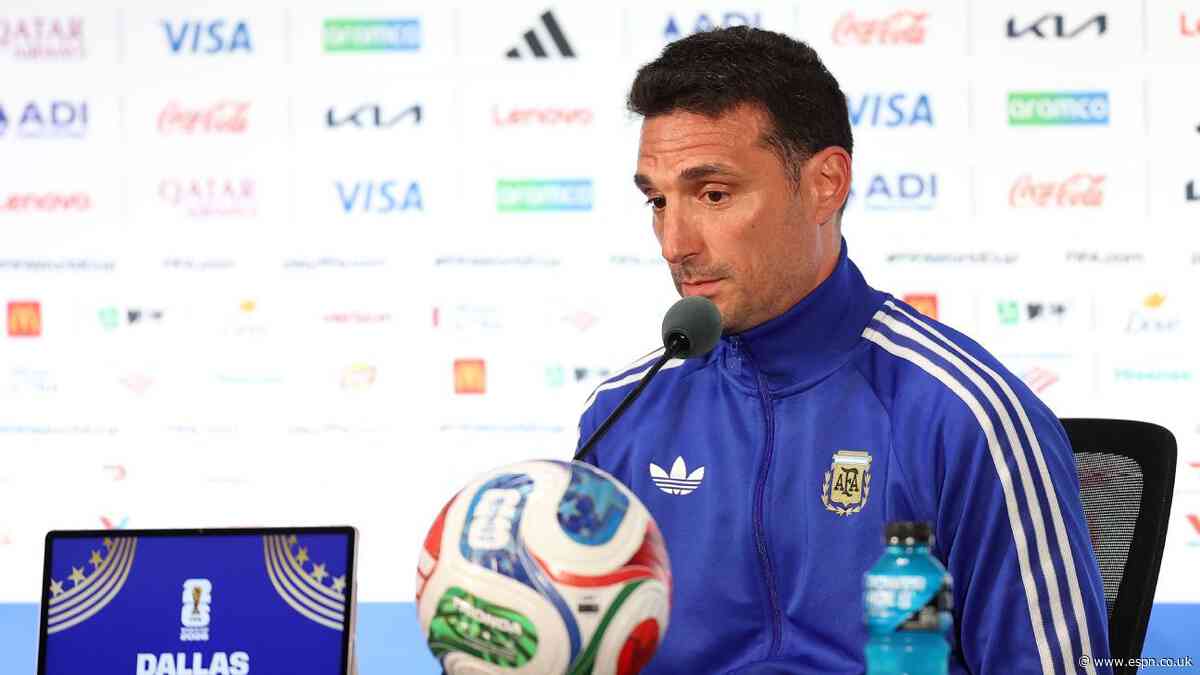 Argentina's Scaloni: Water breaks fragment game
