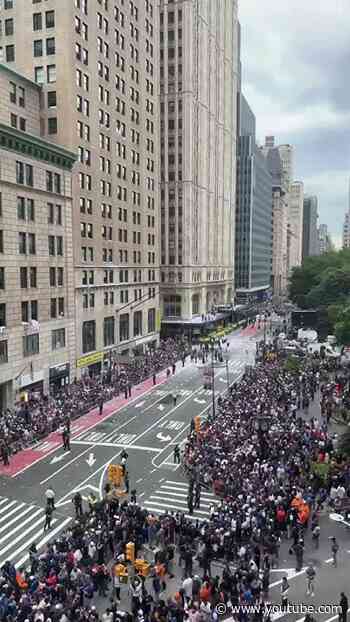 it’s a parade inside my cityyyyyy #nba #nyknicks #nbachampions