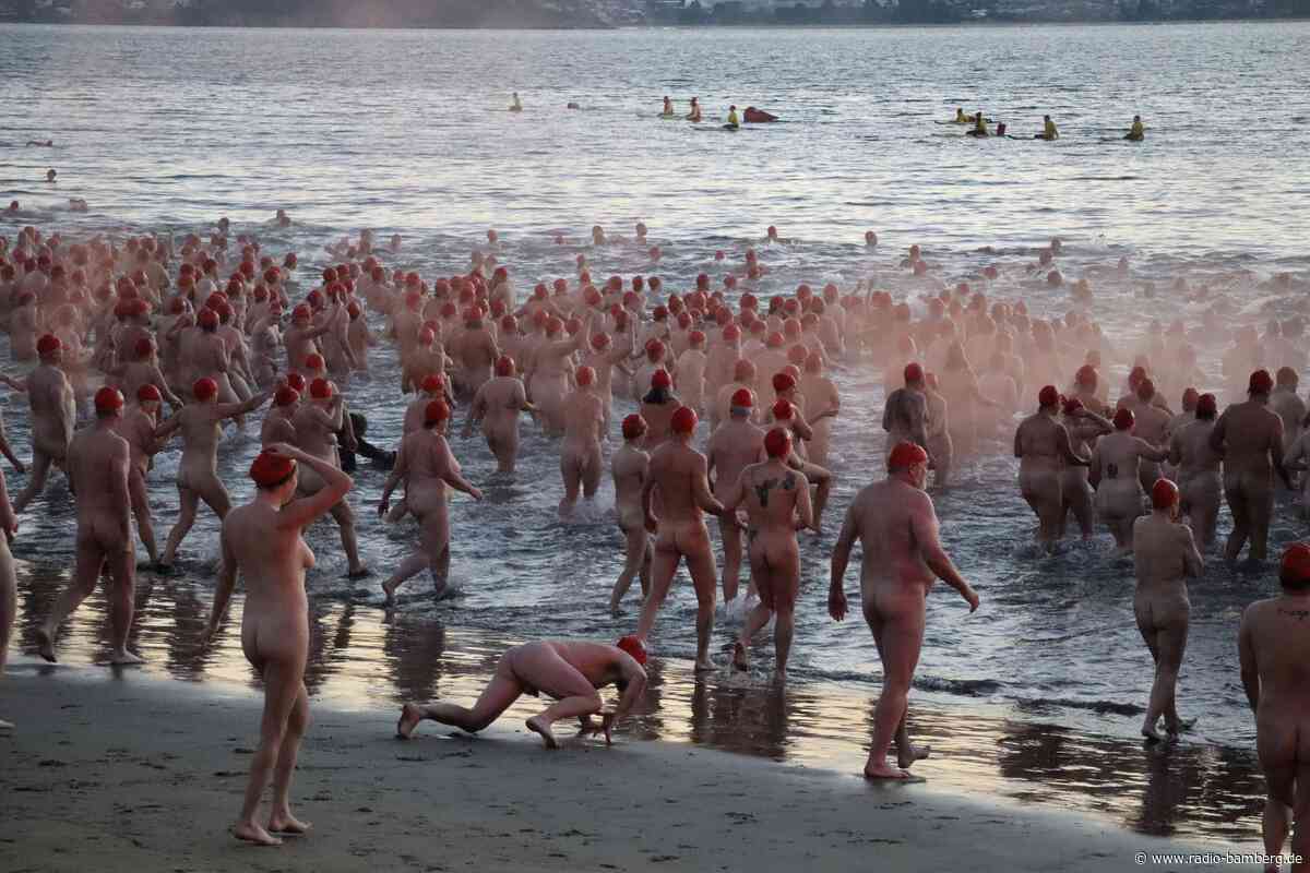 Hüllenlos in Hobart: 3.000 Nackte feiern Wintersonnenwende
