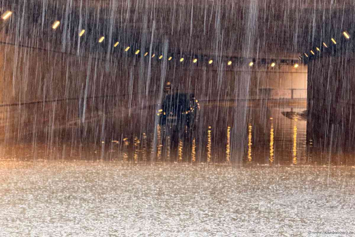Unwetter über Bayern – Unterführung geflutet
