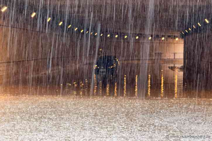 Unwetter über Bayern – Unterführung geflutet