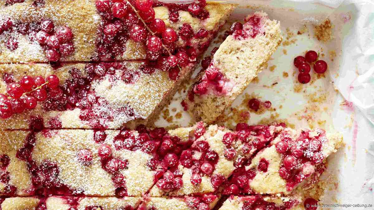 In 15 Minuten ofenfertiger Johannisbeer-Nuss-Kuchen