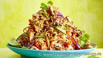 Bunter Mie-Nudelsalat mit scharfem Hähnchen