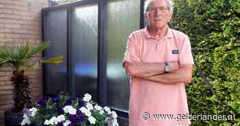 81-jarige keeper gaat het internet over met puike redding op hard schot: ‘Ha, dat was toch wel genieten, man’