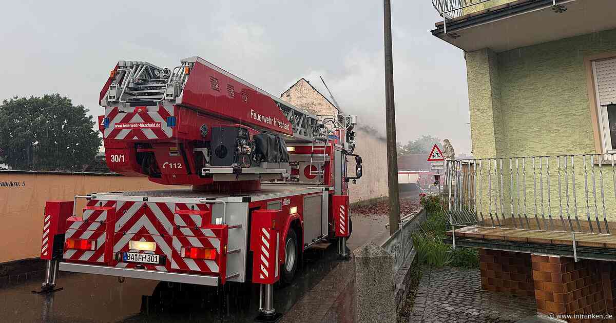 Blitz schlägt in Pettstadt ein: Feuer in landwirtschaftlichem Gebäude