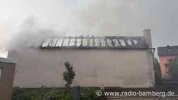Blitz setzt Scheune in Brand