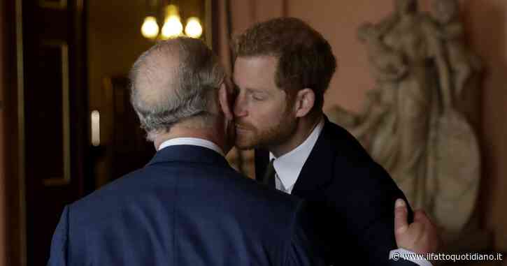 “Re Carlo ospiterà Harry, Meghan e i nipoti in una delle sue residenze per garantirgli la sicurezza. Ci sono segnali di ‘disgelo’ tra loro”: il retroscena