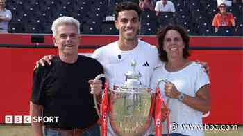 Cerundolo's dad conquers fear of flying to watch son win Queen's