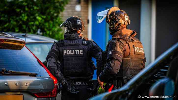 Zeker één aanhouding bij invallen arrestatieteam in Veldhoven