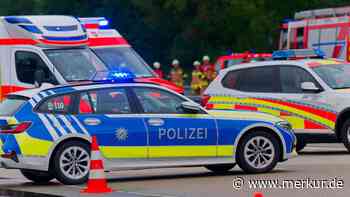 Schwerer Unfall in München: Person unter Lkw eingeklemmt – Einsatz läuft