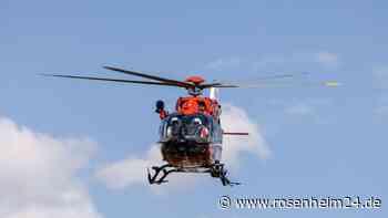 Mercedes-Fahrer übersieht Motorrad: Biker bei Unfall schwer verletzt - Heli im Einsatz
