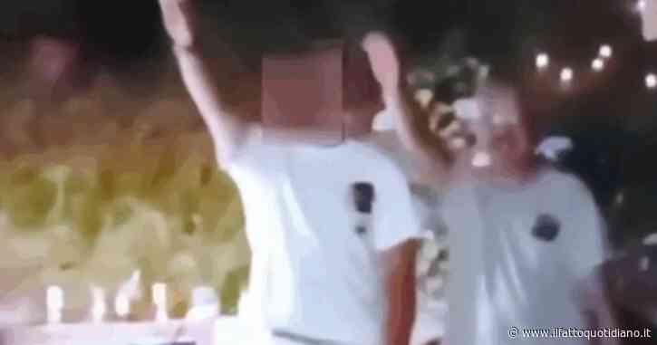 Saluto fascista sulle note di ‘Giovinezza’, si dimette il vicesindaco del paese di Sandro Pertini