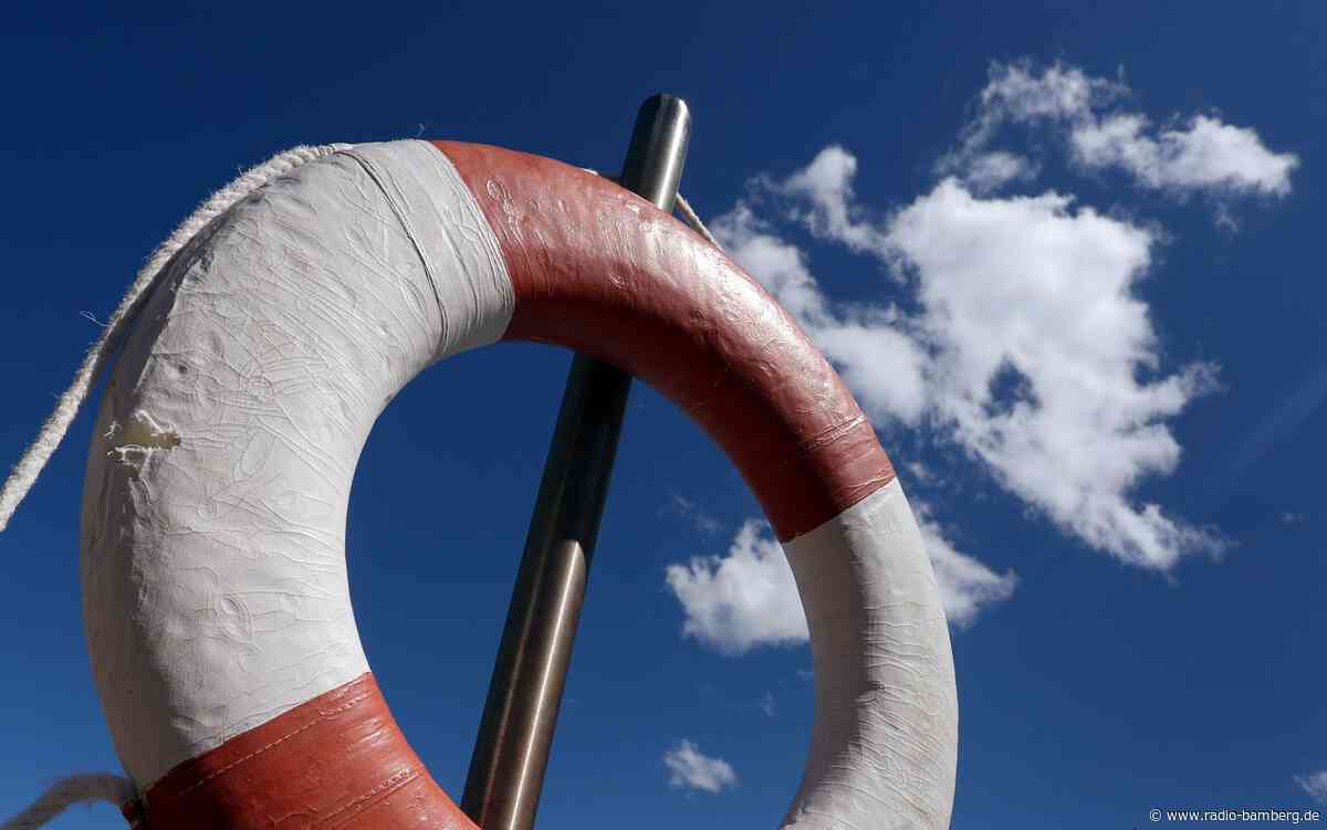 Nachts im Freibad: 20-Jähriger verletzt sich und stirbt