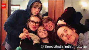 Julia Roberts hangs out with Henry and Hazel
