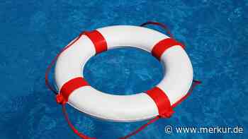 20-Jähriger tot: Gruppe junger Männer bricht nachts in Freibad in Bayern ein