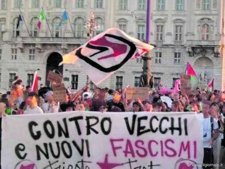 Sinistra al corteo "Antifa" tra bandiere di Hezbollah, sfregi e insulti al sindaco