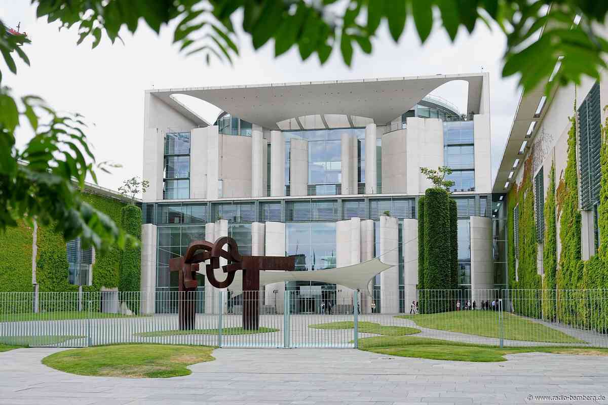 Gewerkschaften und Arbeitgeber beraten mit Kanzleramtschef