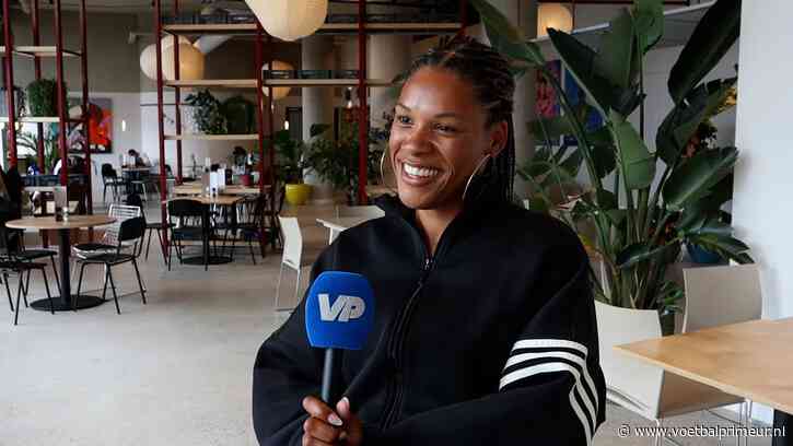 Zus van Oranje-international: 'Hij sliep vroeger met zijn hoofd op een bal'