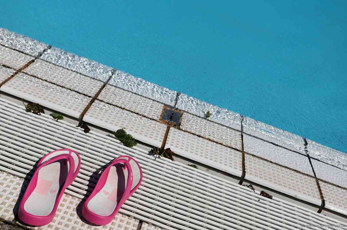 Männer sollen Mädchen in Freibad belästigt haben