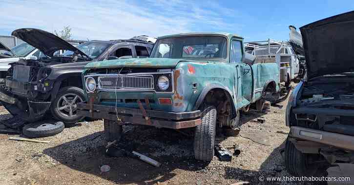 Junkyard Find: 1975 International Harvester 200 4x4 Pickup