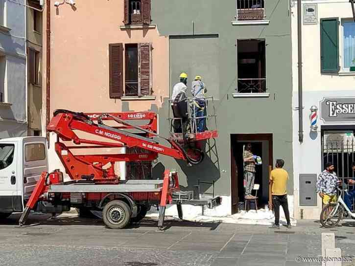 Sfregio nel centro storico a Manerbio in provincia di Brescia: cancellata con la vernice una Madonna dell'Ottocento